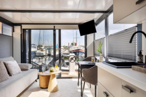 Cosy tiny houseboats near beach and restaurants